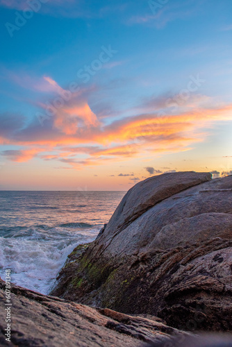 Nascer do sol no litoral do Brasil