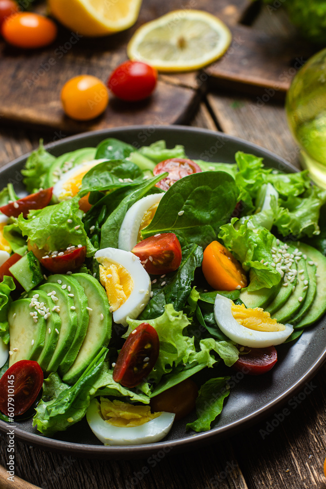 Salad with spinach, avocado, tomatoes in a plate. Vegetarian salad Salad with spinach, avocado, tomatoes in a plate. Vegetarian salad