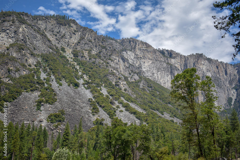 Beautiful shot of the mountains at Yosemite in California