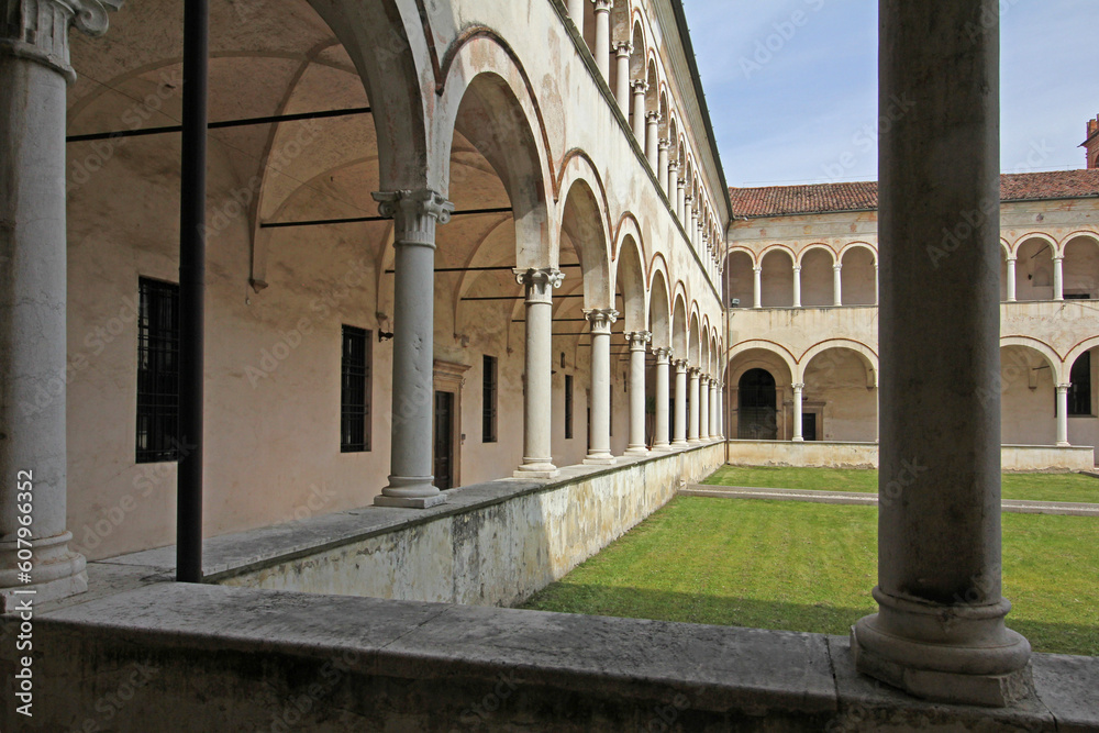 il Chiostro grande dell'abbazia olivetana di Rodengo Saiano il Chiostro grande dell'abbazia olivetana di Rodengo Saiano