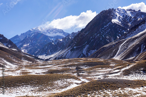 Vista del Aconcagua desde el mirador del parque, en Mendoza, Argentina.