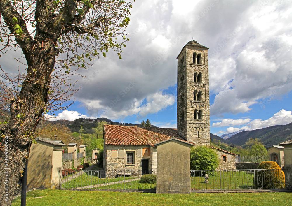 La chiesa romanica dei Santi Cosma e Damiano a Rezzago
