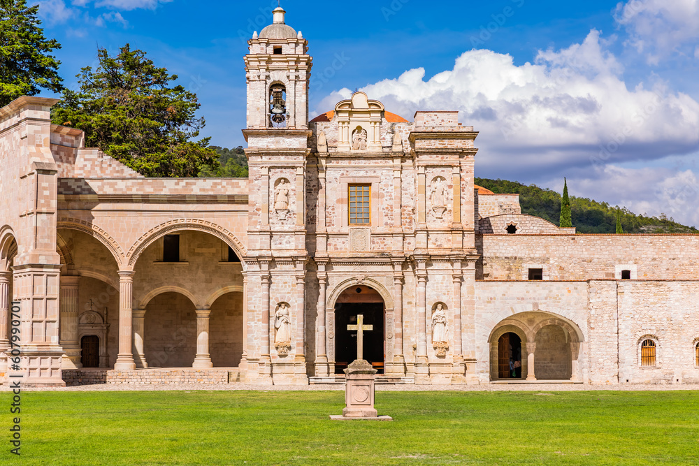 Ex Convento de San Pedro y San Pablo Teposcolula foto de Stock | Adobe