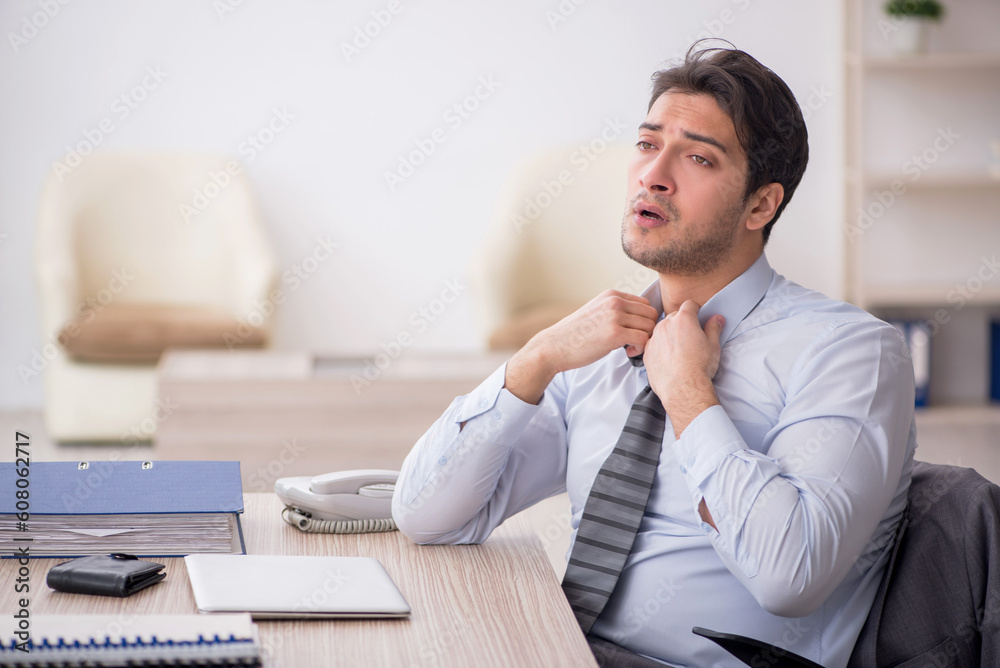 Naklejka premium Young male employee working in the office