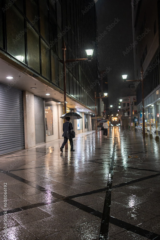 雨降る夜の街角 福岡県北九州市