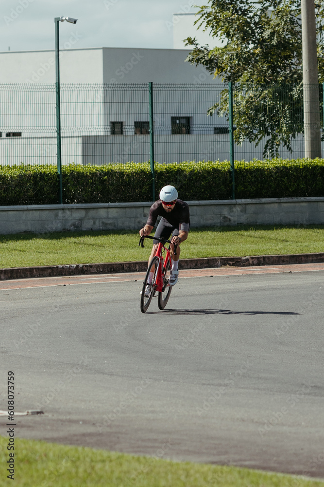 Obraz premium man riding a bike
