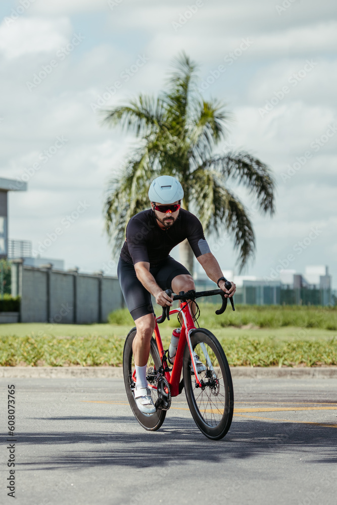 Obraz premium man riding a bike