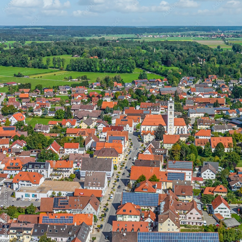 Die kleine Stadt Türkheim im schwäbischen Unterallgäu aus der Luft
