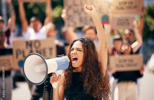Quadro su tela Woman, megaphone and shouting with protest crowd, change or environment justice in city
