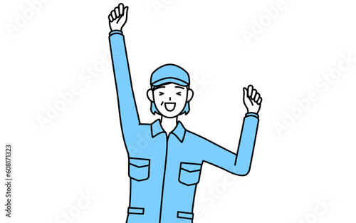 笑顔でジャンプする帽子と作業着姿のシニア女性（経営者、管理職、上司）