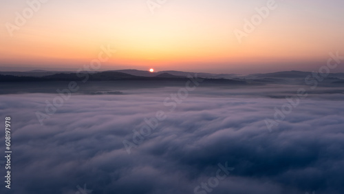 S  chsische Schweiz vom Lilienstein aus fotografiert mit Nebel und aufgehender Sonne