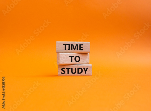 Time to learn symbol. Wooden blocks with words Time to learn. Beautiful orange background. Business and Time to learn concept. Copy space.