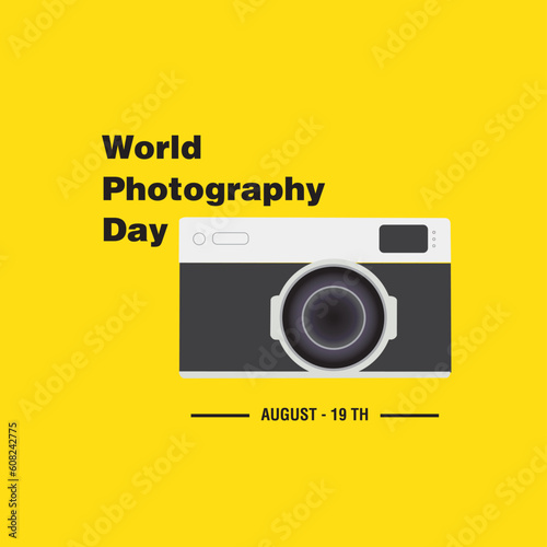 Cartel del día internacional de la fotografía con fondo amarillo. Vista de frente y de cerca. Copy space. Icono vector