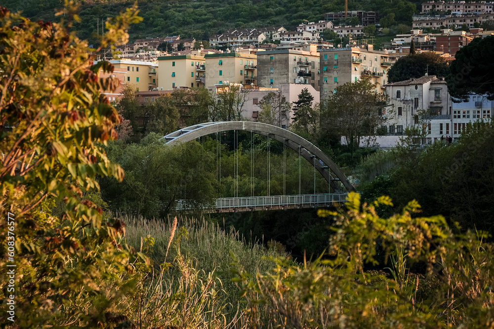 the railway bridge that connects the city of Tivoli
