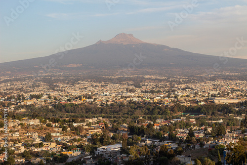 paisaje urbano y natural de Tlaxcala y su montaña.