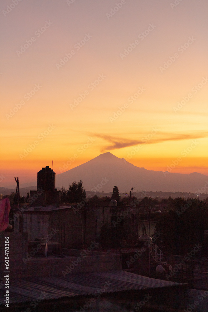 Postal del volcán Popocatépetl desde Tlaxcala. 