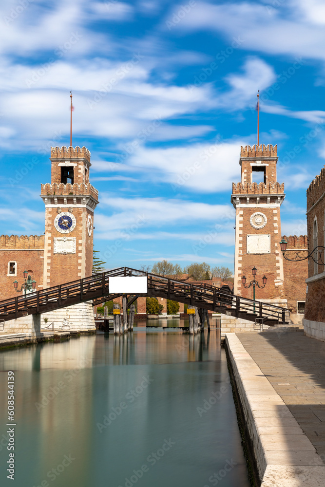 Kanal und Eingang zum Arsenal in Venedig