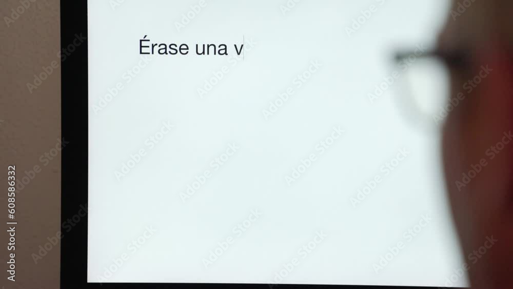A person writes in Spanish the beginning of a story using a computer 
(Érase una vez - Once upon a time) 