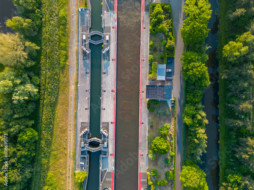 Fotografie DUFFEL, LIER, BELGIUM, May 31, 2023, Aerial view or top down view of the River lock between Nete Channel and Nete River, showing the lock or sluis from above