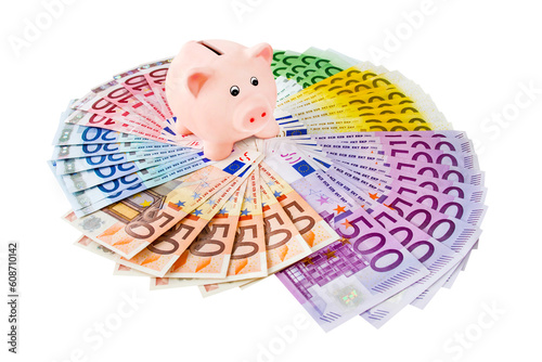 Konzept Geld, Finanzen, Sparen, Zinsen mit Sparschwein und Euro Geldscheine Hintergrund transparent PNG cut out