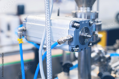Many pneumatic hose fittings that connect to air or water hoses are installed on pneumatic equipment on a production line