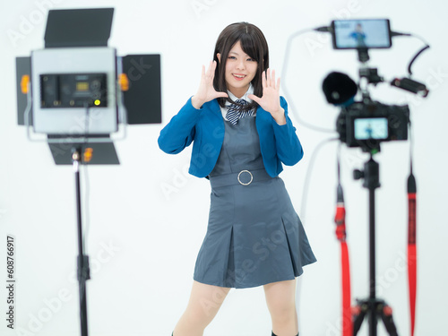 ダンスの撮影をする女子高生