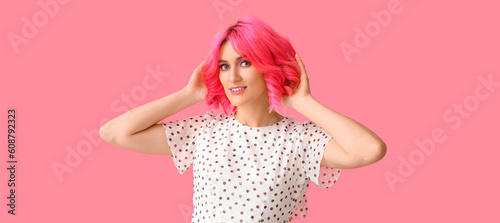 Stylish woman with bright h...