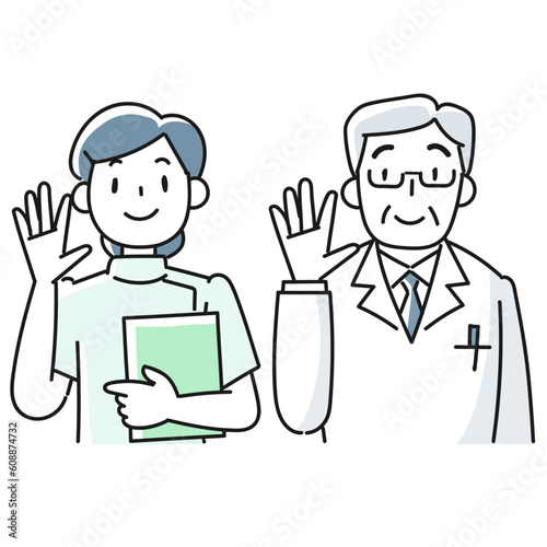 笑顔で応える男女医療従事者の上半身