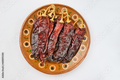 白背景のメキシコの唐辛子　チレ・グアヒージョ　コピースペースあり Mexican chili pepper, Chile Guajillo on white background with copy space photo