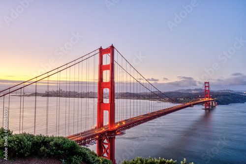 Fototapeta Naklejka Na Ścianę i Meble -  The famous Golden Gate Bridge in San Francisco at dawn