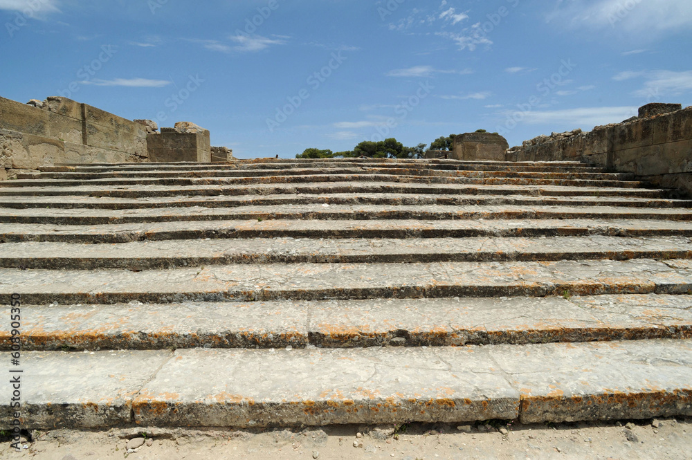 L'escalier monumental du palais minoen de Phaistos près de Mirès en Crète