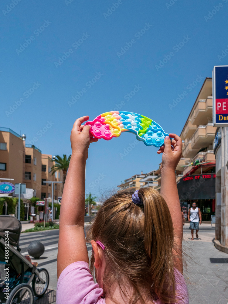 girl with a popit