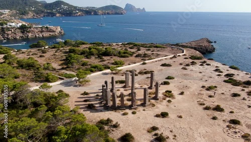 Ibiza Stonehenge Tiempo y Espacio Monumento de arte Rhithms of Life en cala Llentia, Es Vedra Drone 4k
