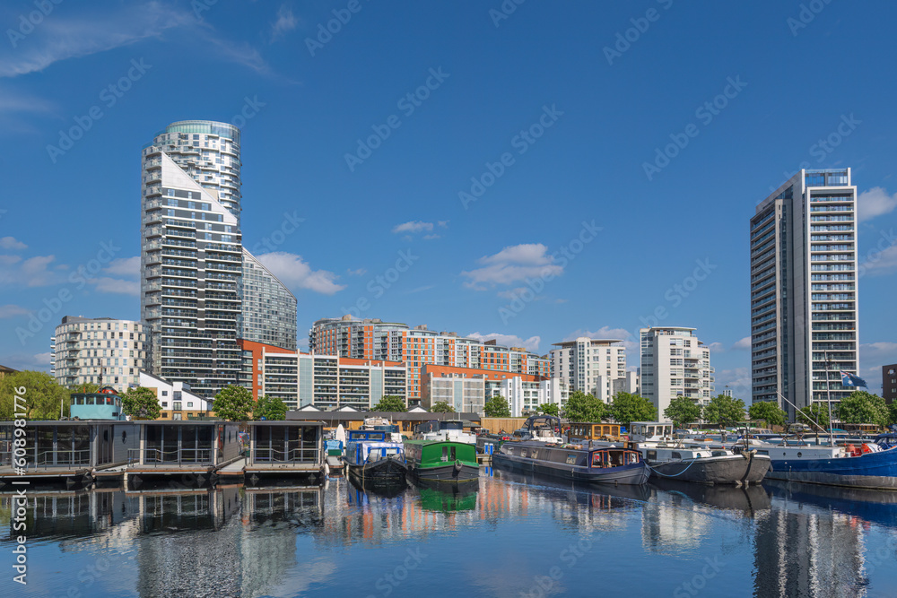 Fototapeta premium Poplar Dock Marina in Canary Wharf London