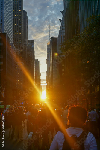 New York  New York  Crowds gather on 42nd Street to watch Manhattanhenge  when the setting sun aligns with the east   west streets of the main street grid in Manhattan  NYC.