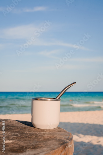 Mate en la playa