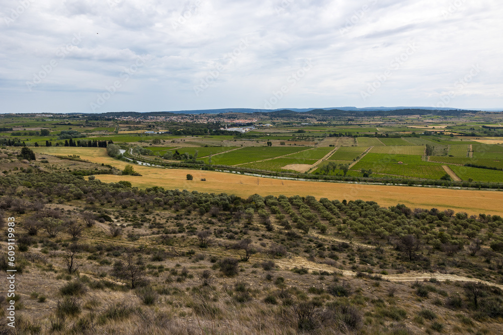 Canal du Midi serpentant dans les plaines du Languedoc depuis la Colline d'Ensérune Canal du Midi serpentant dans les plaines du Languedoc depuis la Colline d'Ensérune