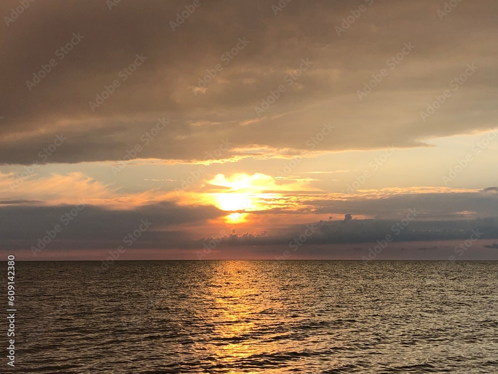 Obraz premium sunset over the sea