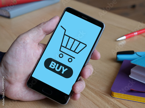 Obraz na plátne Online shopping concept is shown using the text on the smartphone