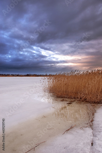 Fototapeta Naklejka Na Ścianę i Meble -  Stormy clouds over a frozen lake