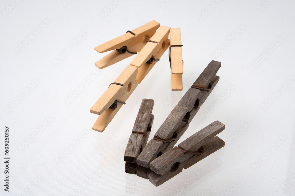 Ordinary clothespins can be used in any situations Ordinary clothespins can be used in any situations