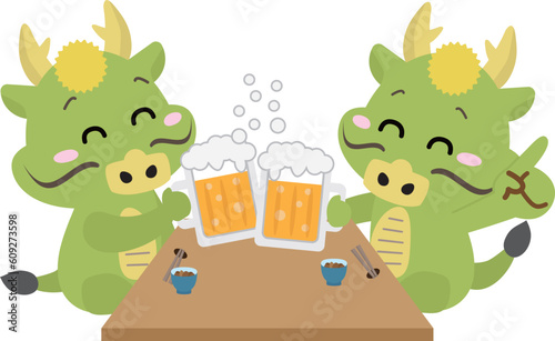 忘年会、新年会などの宴会でビールで乾杯する龍