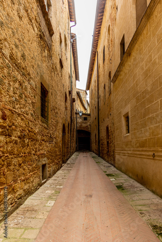 Fototapeta Naklejka Na Ścianę i Meble -  The romantic narrow medieval alleys of Pienza in Tuscany