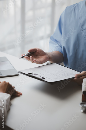 Photography Doctors are giving advice on treatment to patients in hospital examination rooms, treating diseases from specialists and providing targeted treatment