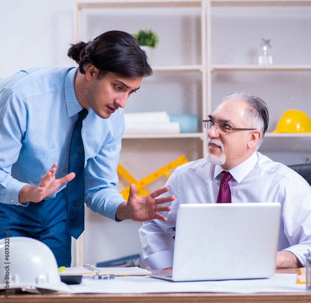 Obraz premium Two architects working on the project