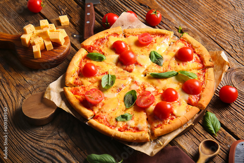 Freshly baked margherita pi...