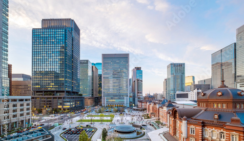 Foto April 2019 - Tokyo, JAPAN: Beautiful at twilight scene of Tokyo Station, the cap
