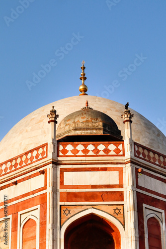Foto Delhi Humayun's tomb of Mughal Emperor Humayun designed by Persian architect Mirak Mirza Ghiyas in New Delhi, India
