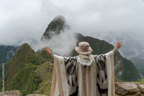 Momentos magicos en el sitio arqueológico de Machu Picchu photo