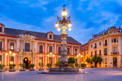 Fuente de la Farola on Plaza Virgen de los Reyes, Seville, Andalusia, Spain